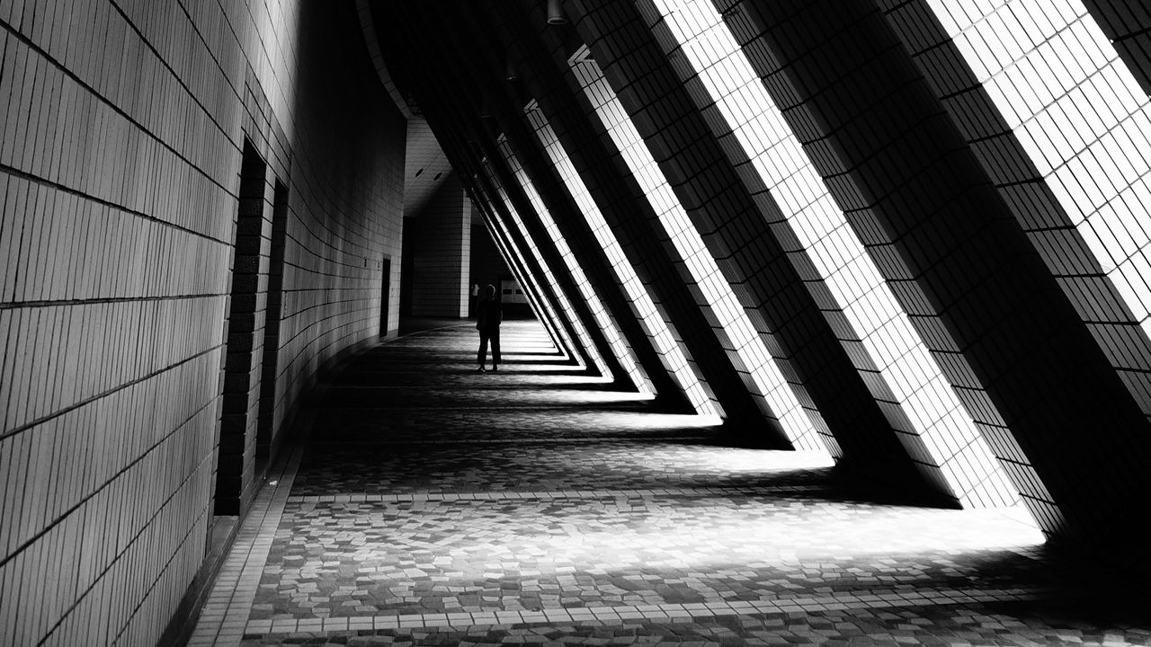 Wallpaper building, architecture, bw, corridor, dark