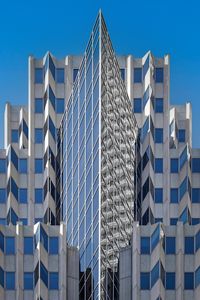 Preview wallpaper building, architecture, edges, windows