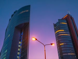 Preview wallpaper building, architecture, lantern, twilight