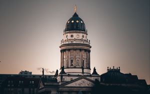 Preview wallpaper building, architecture, old, dusk, dark