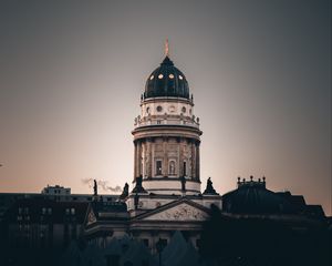 Preview wallpaper building, architecture, old, dusk, dark