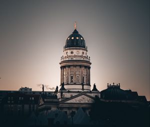 Preview wallpaper building, architecture, old, dusk, dark