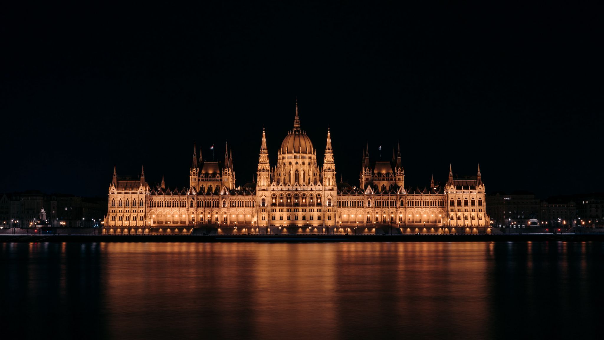 2048x1152 Wallpaper building, architecture, residence, night, budapest