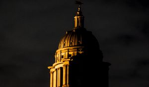 Preview wallpaper building, architecture, shadow, night, dark