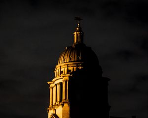 Preview wallpaper building, architecture, shadow, night, dark