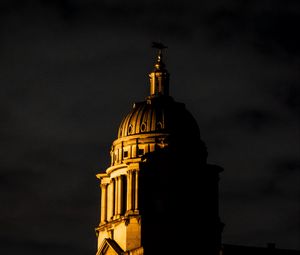 Preview wallpaper building, architecture, shadow, night, dark