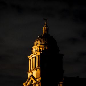 Preview wallpaper building, architecture, shadow, night, dark