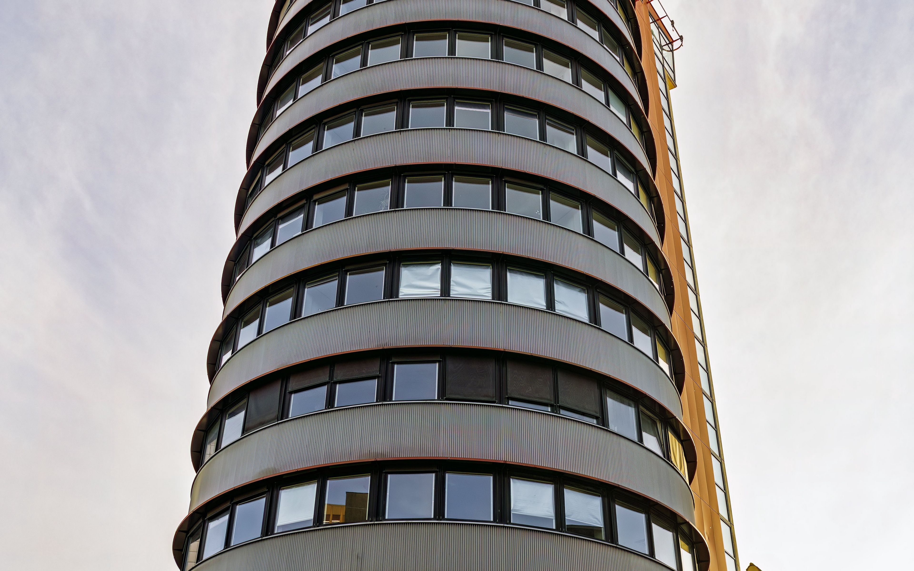 Download wallpaper 3840x2400 building, architecture, windows, clouds 4k ...