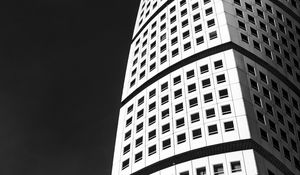 Preview wallpaper building, architecture, windows, black and white