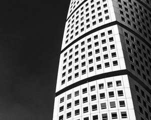 Preview wallpaper building, architecture, windows, black and white