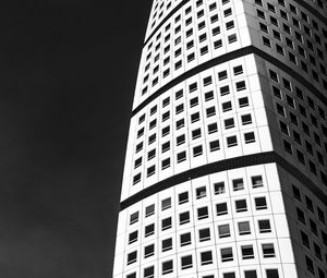 Preview wallpaper building, architecture, windows, black and white