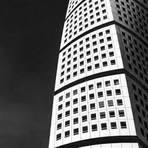 Preview wallpaper building, architecture, windows, black and white