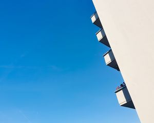 Preview wallpaper building, balcony, sky, blue