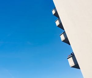 Preview wallpaper building, balcony, sky, blue