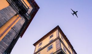 Preview wallpaper building, bottom view, facade, city