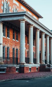 Preview wallpaper building, columns, bricks, architecture