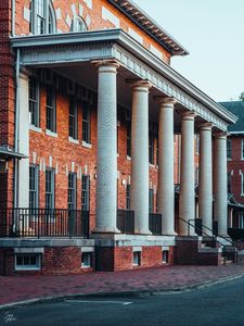 Preview wallpaper building, columns, bricks, architecture