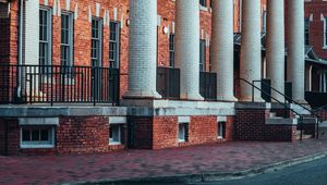 Preview wallpaper building, columns, bricks, architecture