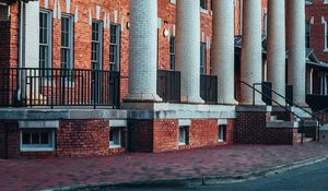 Preview wallpaper building, columns, bricks, architecture