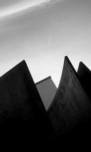 Preview wallpaper building, edges, peaks, black and white