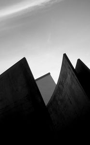 Preview wallpaper building, edges, peaks, black and white