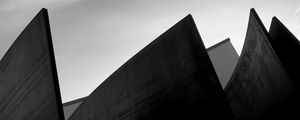 Preview wallpaper building, edges, peaks, black and white