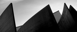 Preview wallpaper building, edges, peaks, black and white