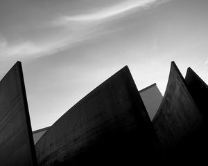 Preview wallpaper building, edges, peaks, black and white