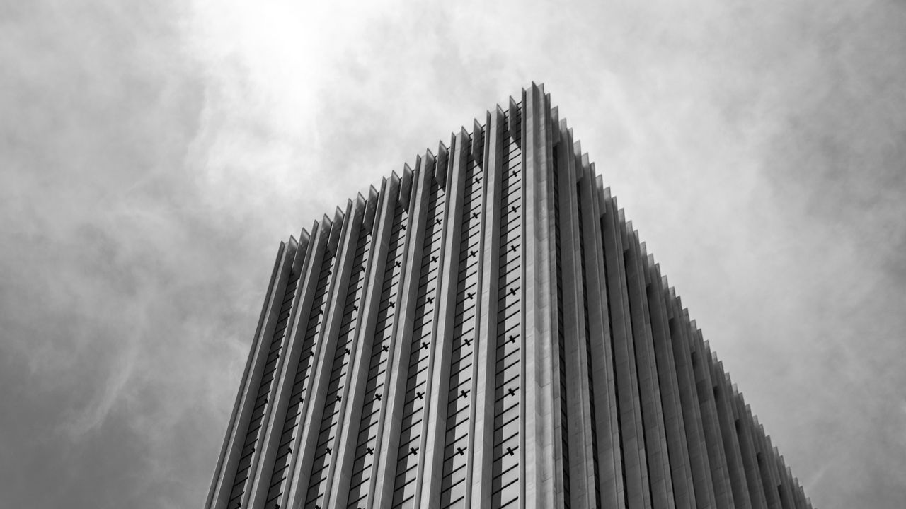 Wallpaper building, facade, black and white, edges