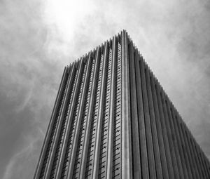 Preview wallpaper building, facade, black and white, edges