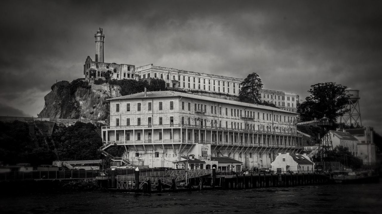 Wallpaper building, island, black and white, alcatraz