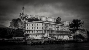 Preview wallpaper building, island, black and white, alcatraz