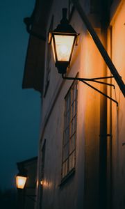 Preview wallpaper building, lantern, glow, evening