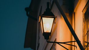 Preview wallpaper building, lantern, glow, evening