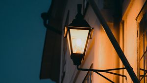 Preview wallpaper building, lantern, glow, evening