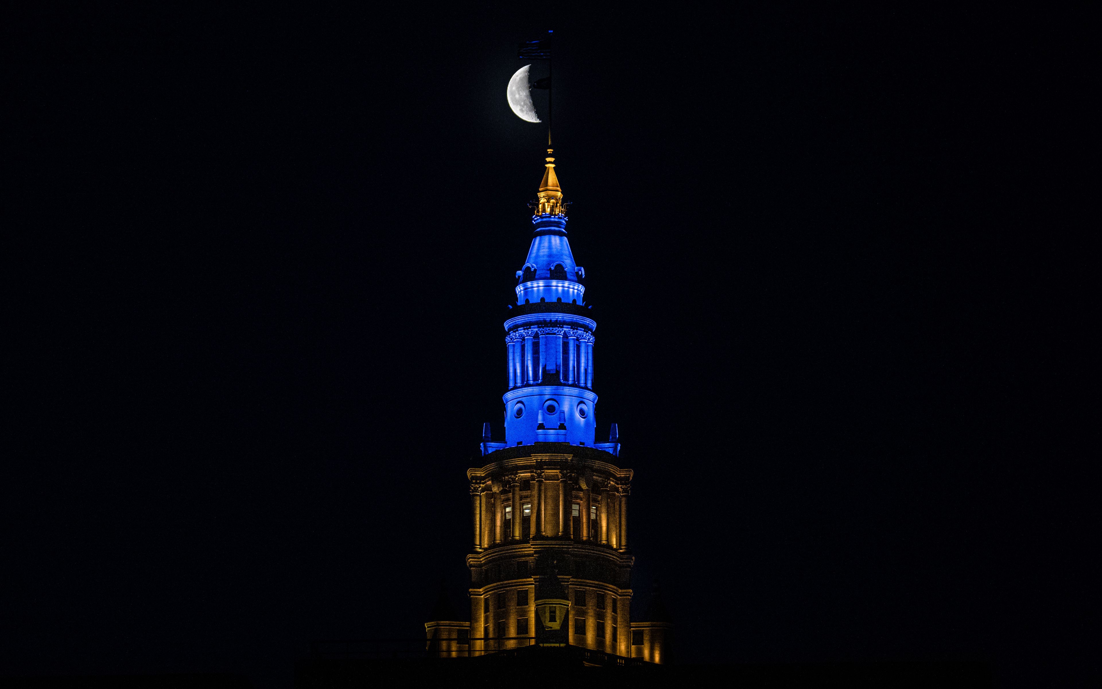 Download wallpaper 3840x2400 building, moon, night, backlight, dark 4k ...