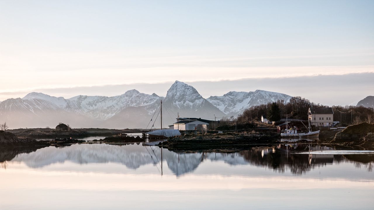 Wallpaper building, mountains, lake