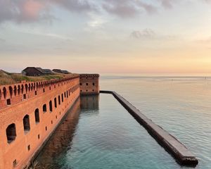 Preview wallpaper building, pool, sea, grass