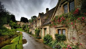 Preview wallpaper building, sky, grass, footpath