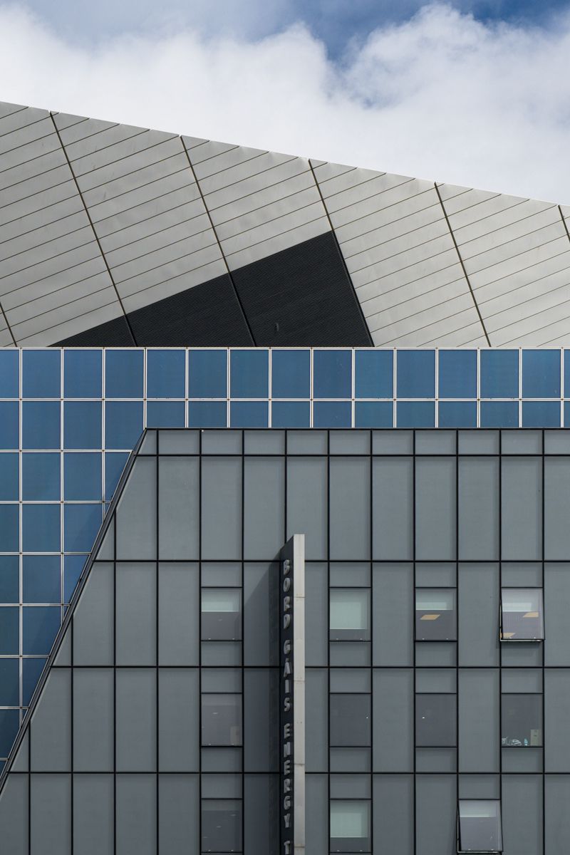 800x1200 Wallpaper building, windows, architecture, facade, sky, city