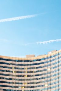 Preview wallpaper building, windows, architecture, facade, sky, light