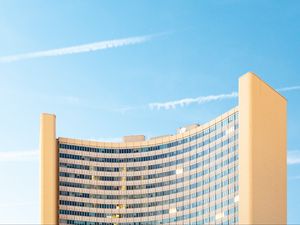 Preview wallpaper building, windows, architecture, facade, sky, light