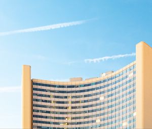 Preview wallpaper building, windows, architecture, facade, sky, light