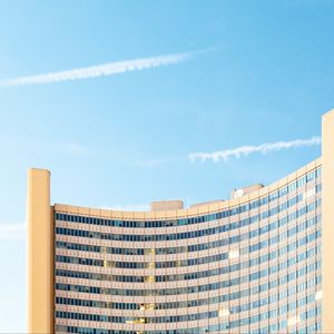 Preview wallpaper building, windows, architecture, facade, sky, light