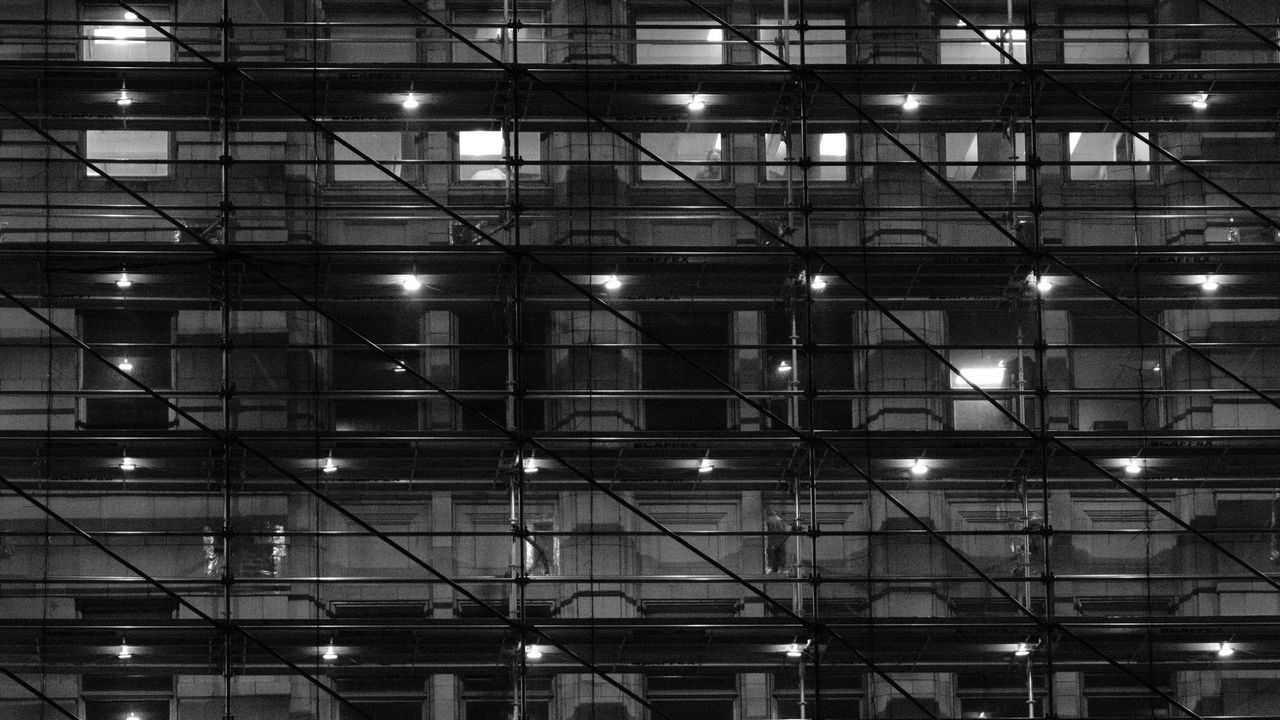 Wallpaper building, windows, lights, rafters, dark, black and white