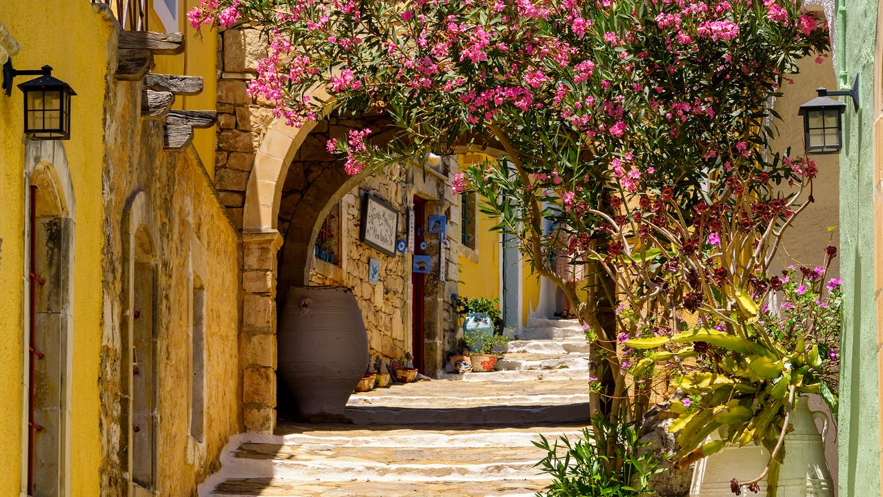 Wallpaper buildings, arch, steps, flowers