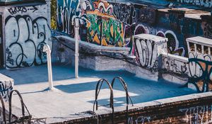 Preview wallpaper buildings, graffiti, roofs, facade