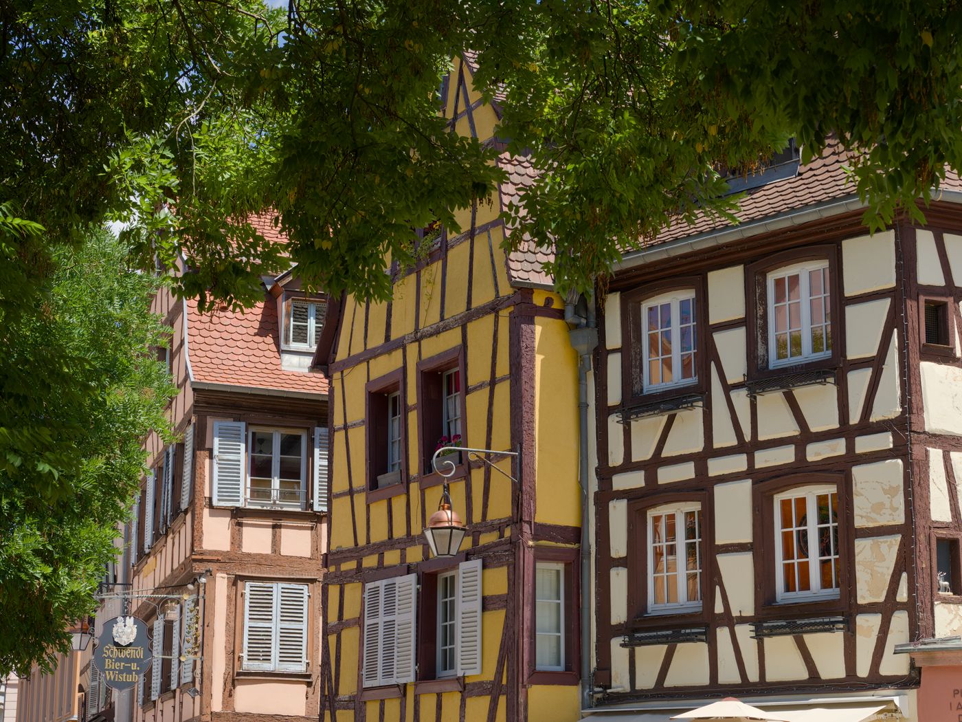 1400x1050 Wallpaper buildings, lantern, street, trees, city, architecture
