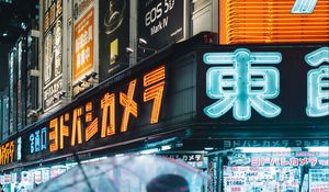Preview wallpaper buildings, neon, tokyo, hieroglyphs, people, japan, night
