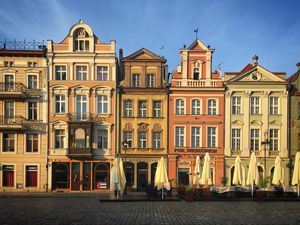 Preview wallpaper buildings, windows, architecture, umbrellas